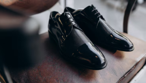 lady shoe polisher